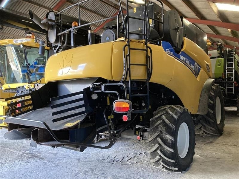 New Holland CR9090 35 fod VF bord og 4wd mm. - Kombajn za žetvu: slika New Holland CR9090 35 fod VF bord og 4wd mm. - Kombajn za žetvu New Holland CR9090 35 fod VF bord og 4wd mm. - Kombajn za žetvu: slika New Holland CR9090 35 fod VF bord og 4wd mm. - Kombajn za žetvu