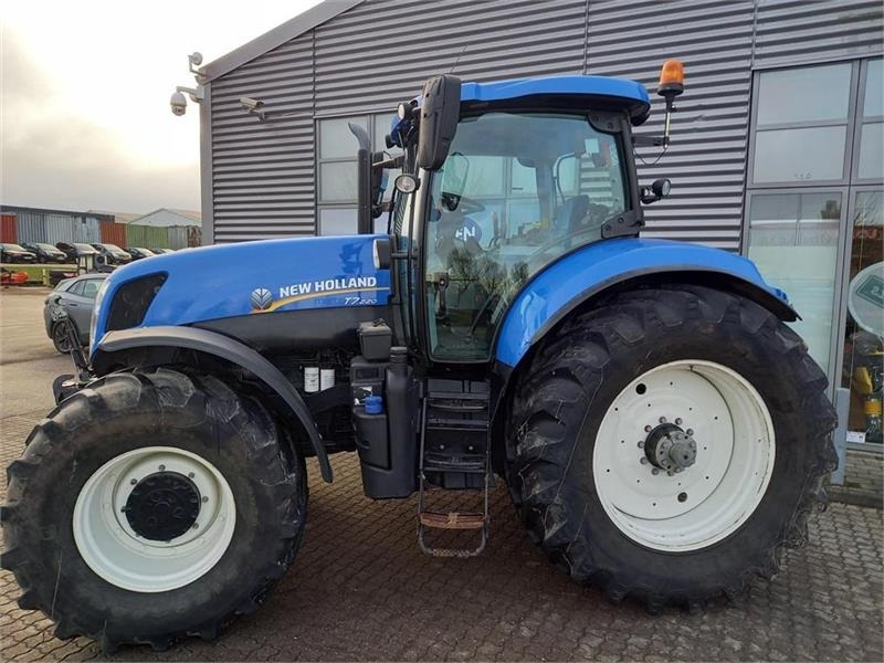New Holland T7.220 - Traktor: slika New Holland T7.220 - Traktor New Holland T7.220 - Traktor: slika New Holland T7.220 - Traktor