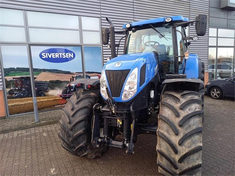 New Holland T7.220 - Traktor: slika New Holland T7.220 - Traktor New Holland T7.220 - Traktor: slika New Holland T7.220 - Traktor