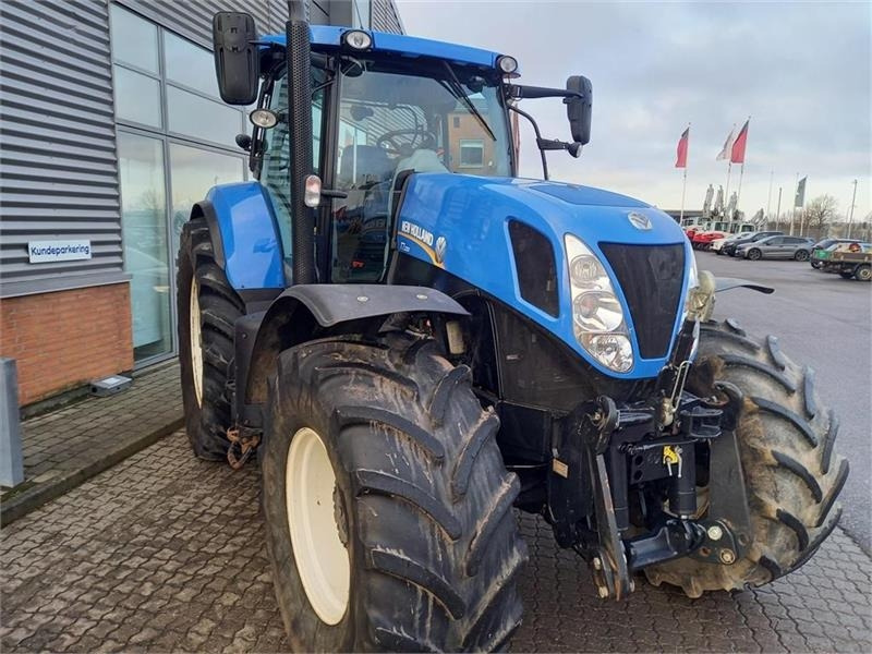 New Holland T7.220 - Traktor: slika New Holland T7.220 - Traktor New Holland T7.220 - Traktor: slika New Holland T7.220 - Traktor
