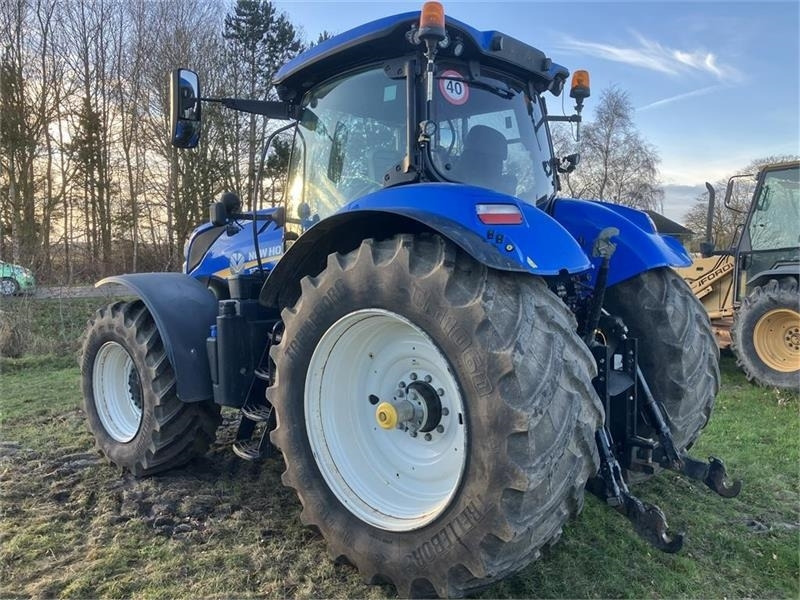 New Holland T7.270 AUTO COMMAND - Traktor: slika New Holland T7.270 AUTO COMMAND - Traktor New Holland T7.270 AUTO COMMAND - Traktor: slika New Holland T7.270 AUTO COMMAND - Traktor