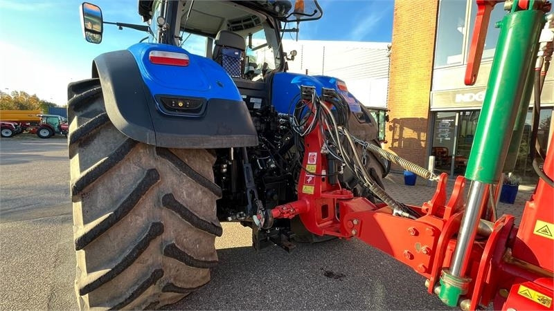 New Holland T7.315 HD AutoComand - Traktor: slika New Holland T7.315 HD AutoComand - Traktor New Holland T7.315 HD AutoComand - Traktor: slika New Holland T7.315 HD AutoComand - Traktor