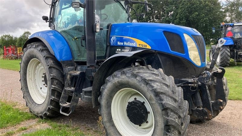 New Holland T7030 - Traktor: slika New Holland T7030 - Traktor New Holland T7030 - Traktor: slika New Holland T7030 - Traktor