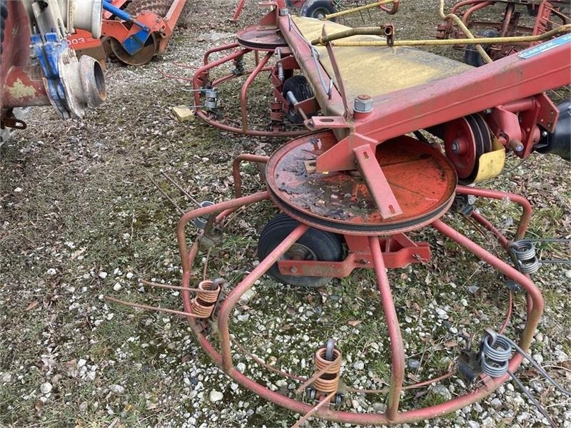 Scan-Rake SR 400 - Prevrtač sijena/ Grabulje: slika Scan-Rake SR 400 - Prevrtač sijena/ Grabulje Scan-Rake SR 400 - Prevrtač sijena/ Grabulje: slika Scan-Rake SR 400 - Prevrtač sijena/ Grabulje