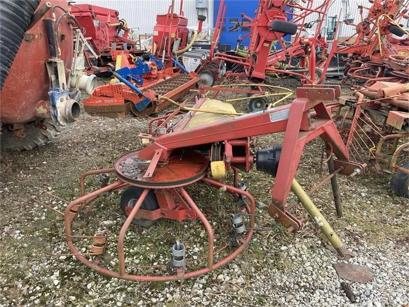 Scan-Rake SR 400 - Prevrtač sijena/ Grabulje: slika Scan-Rake SR 400 - Prevrtač sijena/ Grabulje Scan-Rake SR 400 - Prevrtač sijena/ Grabulje: slika Scan-Rake SR 400 - Prevrtač sijena/ Grabulje