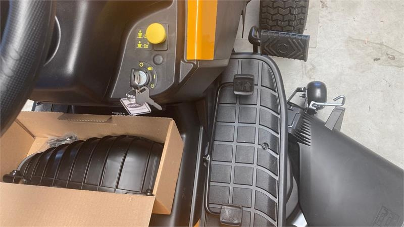 Stiga Tornado 5108 - Općinski traktor: slika Stiga Tornado 5108 - Općinski traktor Stiga Tornado 5108 - Općinski traktor: slika Stiga Tornado 5108 - Općinski traktor