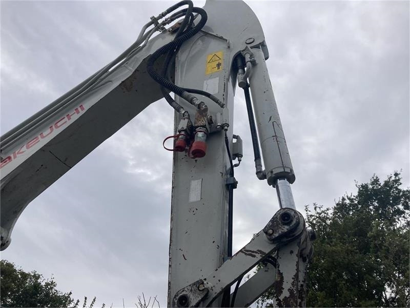Mini bager Takeuchi TB260: slika Mini bager Takeuchi TB260