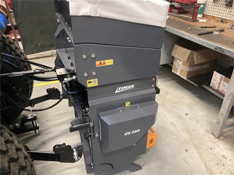 Timan CS-200 Combispreder 300 liter til traktor - Posipač pijeska/ Soli za Namjenska/ Posebna vozila: slika Timan CS-200 Combispreder 300 liter til traktor - Posipač pijeska/ Soli za Namjenska/ Posebna vozila Timan CS-200 Combispreder 300 liter til traktor - Posipač pijeska/ Soli za Namjenska/ Posebna vozila: slika Timan CS-200 Combispreder 300 liter til traktor - Posipač pijeska/ Soli za Namjenska/ Posebna vozila