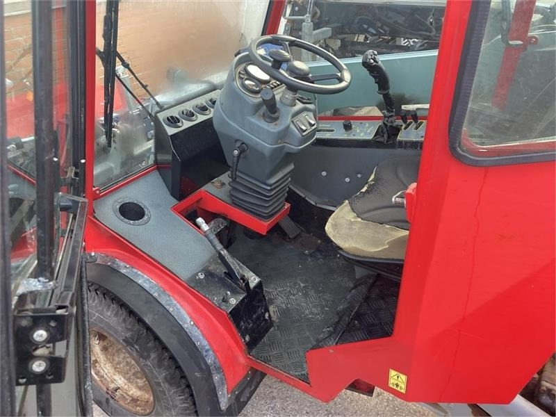 Timan Tool-Trac 245 - Općinski traktor: slika Timan Tool-Trac 245 - Općinski traktor Timan Tool-Trac 245 - Općinski traktor: slika Timan Tool-Trac 245 - Općinski traktor