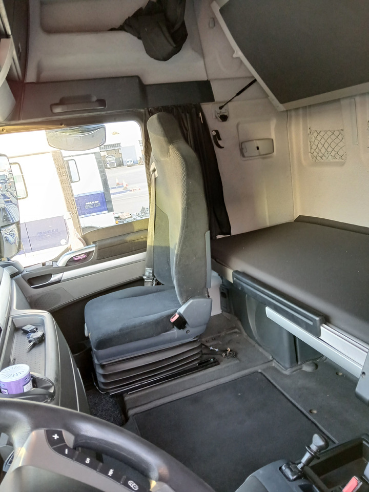 MAN TGX 18.480 - Kamion-šasija: slika MAN TGX 18.480 - Kamion-šasija MAN TGX 18.480 - Kamion-šasija: slika MAN TGX 18.480 - Kamion-šasija