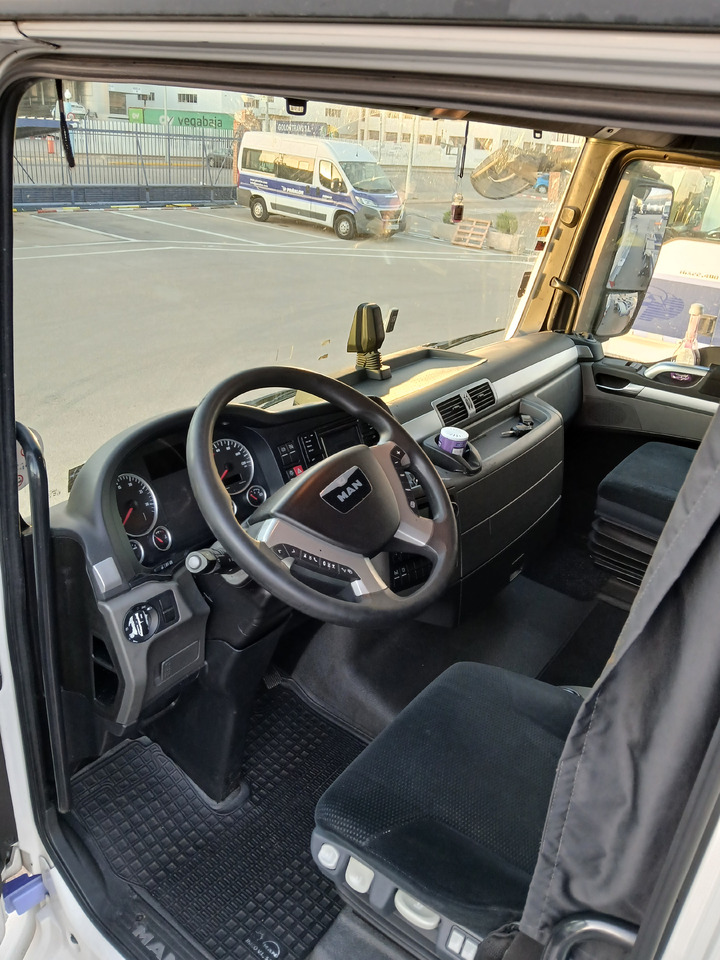 MAN TGX 18.480 - Kamion-šasija: slika MAN TGX 18.480 - Kamion-šasija MAN TGX 18.480 - Kamion-šasija: slika MAN TGX 18.480 - Kamion-šasija