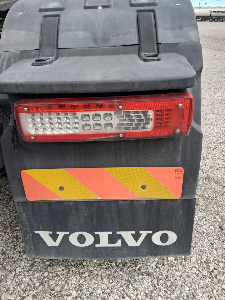 Volvo FH12 - Tegljač: slika Volvo FH12 - Tegljač Volvo FH12 - Tegljač: slika Volvo FH12 - Tegljač