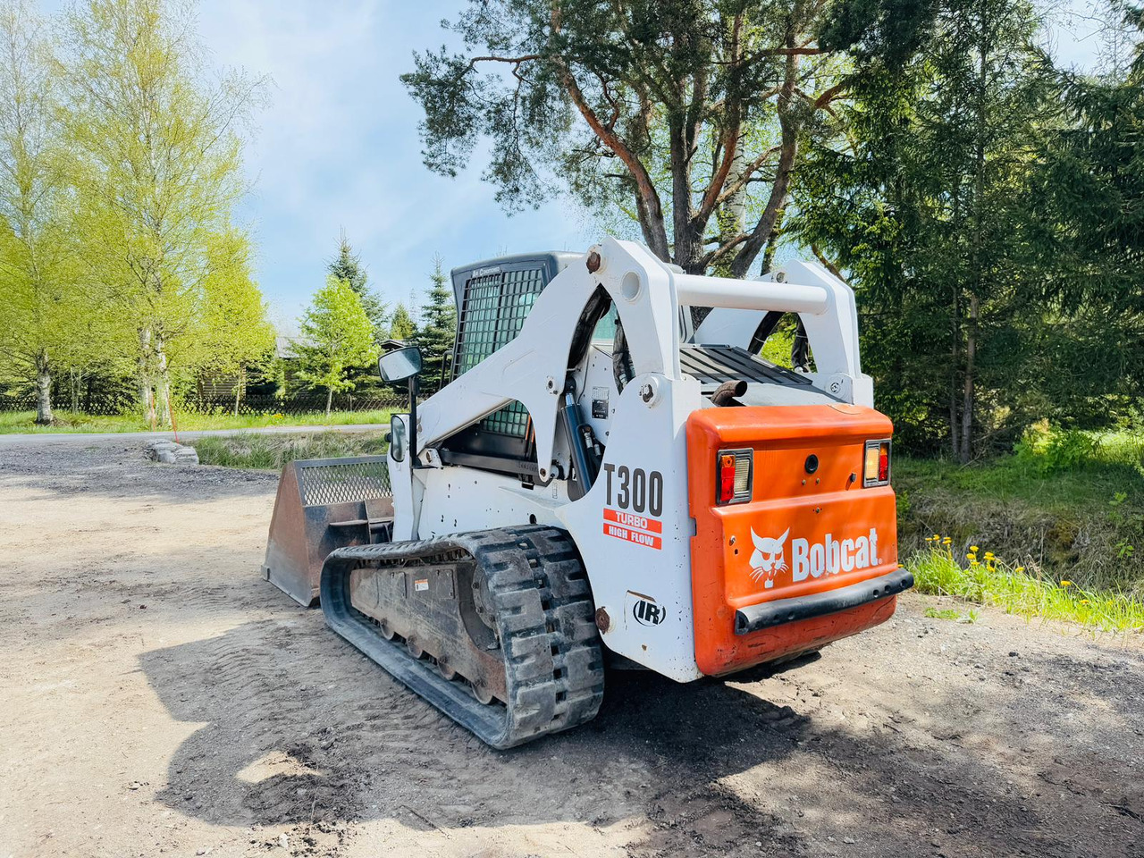 BOBCAT T300 - Mini utovarivač: slika BOBCAT T300 - Mini utovarivač BOBCAT T300 - Mini utovarivač: slika BOBCAT T300 - Mini utovarivač