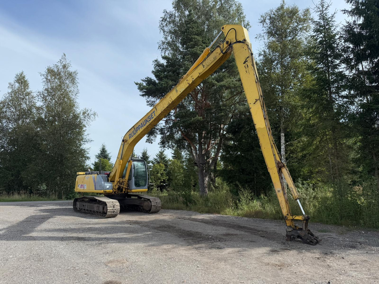 Bager gusjeničar New Holland E 215: slika Bager gusjeničar New Holland E 215 Bager gusjeničar New Holland E 215: slika Bager gusjeničar New Holland E 215