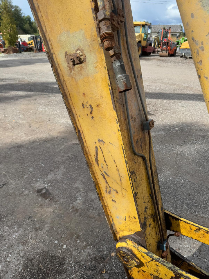 Bager gusjeničar New Holland E 215: slika Bager gusjeničar New Holland E 215 Bager gusjeničar New Holland E 215: slika Bager gusjeničar New Holland E 215