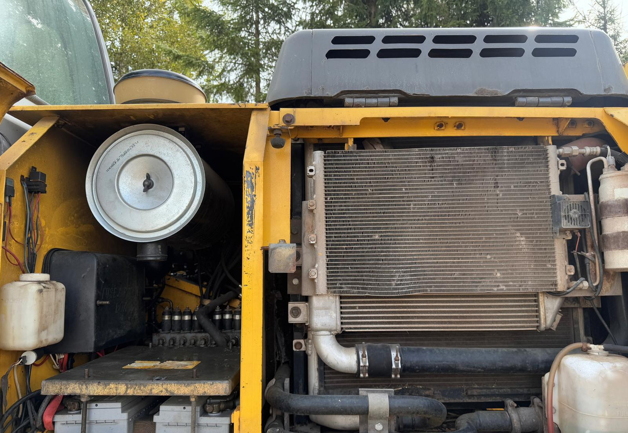 Bager gusjeničar New Holland E 215: slika Bager gusjeničar New Holland E 215 Bager gusjeničar New Holland E 215: slika Bager gusjeničar New Holland E 215