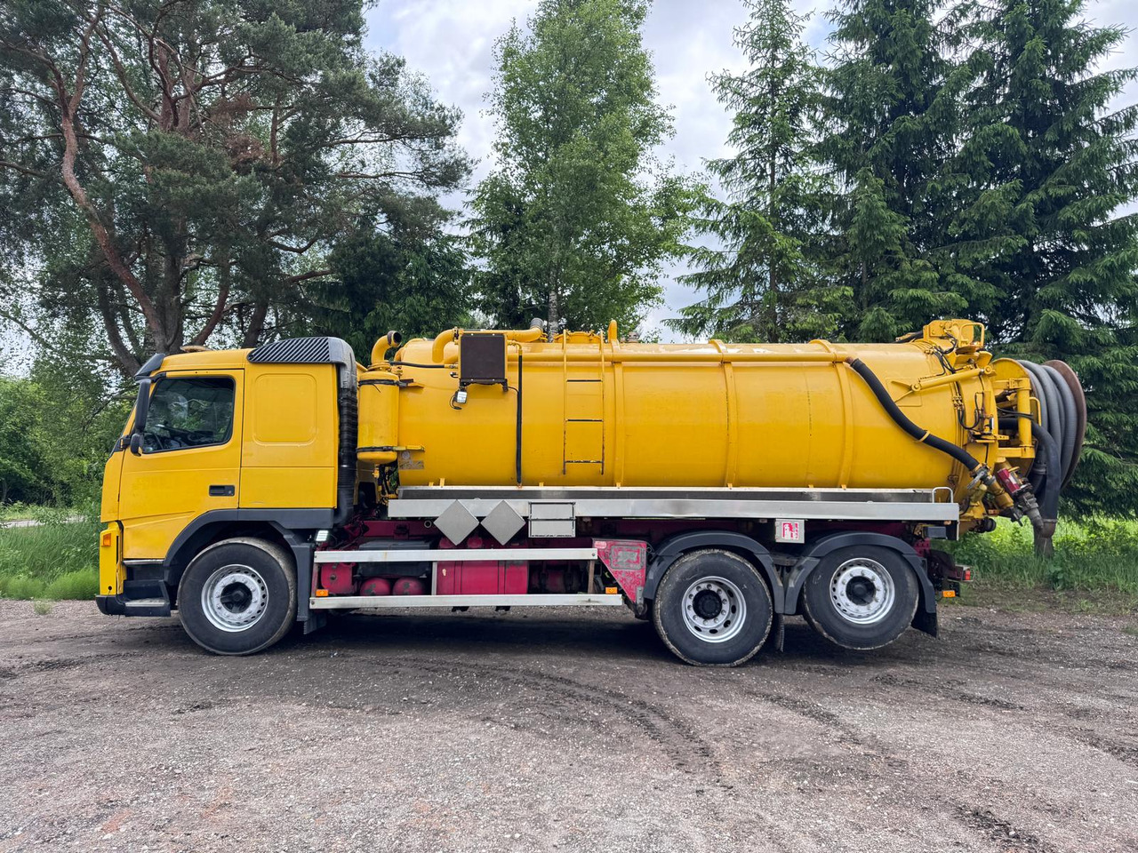 VOLVO FM 460 ADR - Vakum kamion: slika VOLVO FM 460 ADR - Vakum kamion VOLVO FM 460 ADR - Vakum kamion: slika VOLVO FM 460 ADR - Vakum kamion