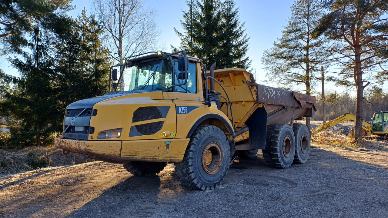 Volvo A25F - Zglobni istovarivač: slika Volvo A25F - Zglobni istovarivač Volvo A25F - Zglobni istovarivač: slika Volvo A25F - Zglobni istovarivač