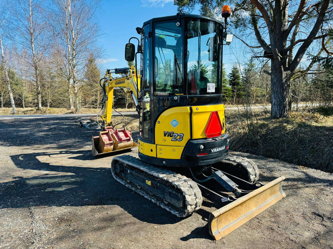 YANMAR VIO23-6 - Mini bager: slika YANMAR VIO23-6 - Mini bager YANMAR VIO23-6 - Mini bager: slika YANMAR VIO23-6 - Mini bager