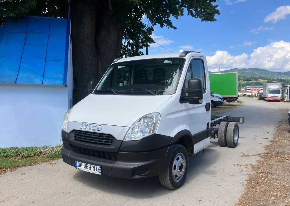 Iveco DAILY 35C13 ramo do zabudowy kiper wywrotka - Kamion-šasija: slika Iveco DAILY 35C13 ramo do zabudowy kiper wywrotka - Kamion-šasija Iveco DAILY 35C13 ramo do zabudowy kiper wywrotka - Kamion-šasija: slika Iveco DAILY 35C13 ramo do zabudowy kiper wywrotka - Kamion-šasija