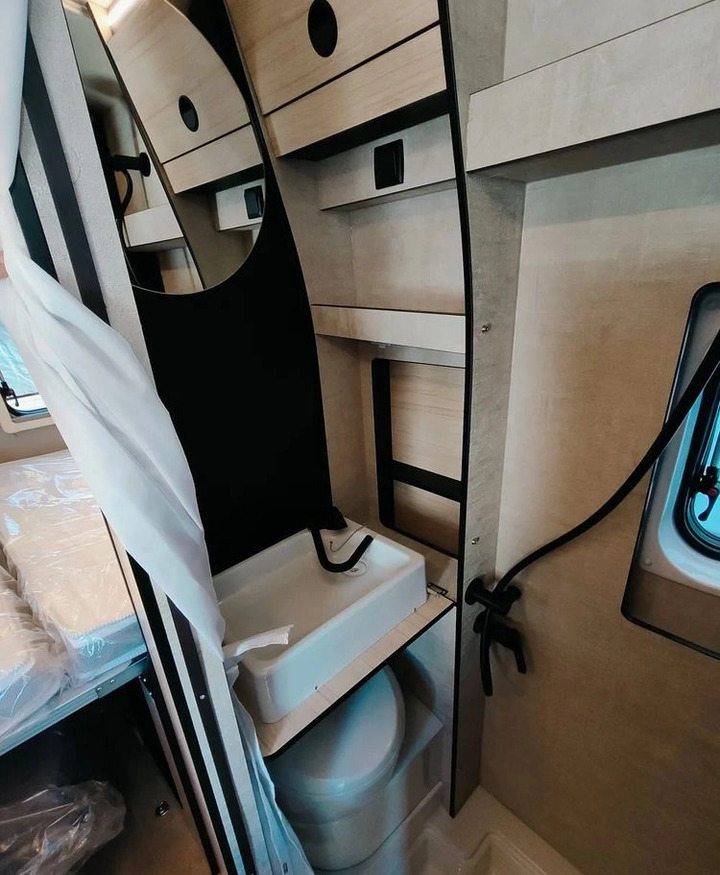 Novi Kamp kombi FORD Rimor NEW Ford Van 238 Truma Diesel Roller Shutters Remis AUTOMAT: slika Novi Kamp kombi FORD Rimor NEW Ford Van 238 Truma Diesel Roller Shutters Remis AUTOMAT Novi Kamp kombi FORD Rimor NEW Ford Van 238 Truma Diesel Roller Shutters Remis AUTOMAT: slika Novi Kamp kombi FORD Rimor NEW Ford Van 238 Truma Diesel Roller Shutters Remis AUTOMAT