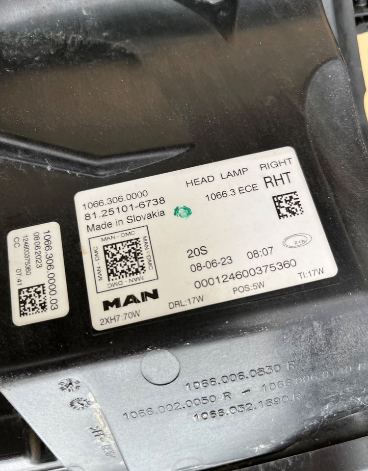 Lampa MAN TG3 TGX TGS nowy model reflektor RH - Svjetla/ Rasvjeta za Kamion: slika Lampa MAN TG3 TGX TGS nowy model reflektor RH - Svjetla/ Rasvjeta za Kamion Lampa MAN TG3 TGX TGS nowy model reflektor RH - Svjetla/ Rasvjeta za Kamion: slika Lampa MAN TG3 TGX TGS nowy model reflektor RH - Svjetla/ Rasvjeta za Kamion