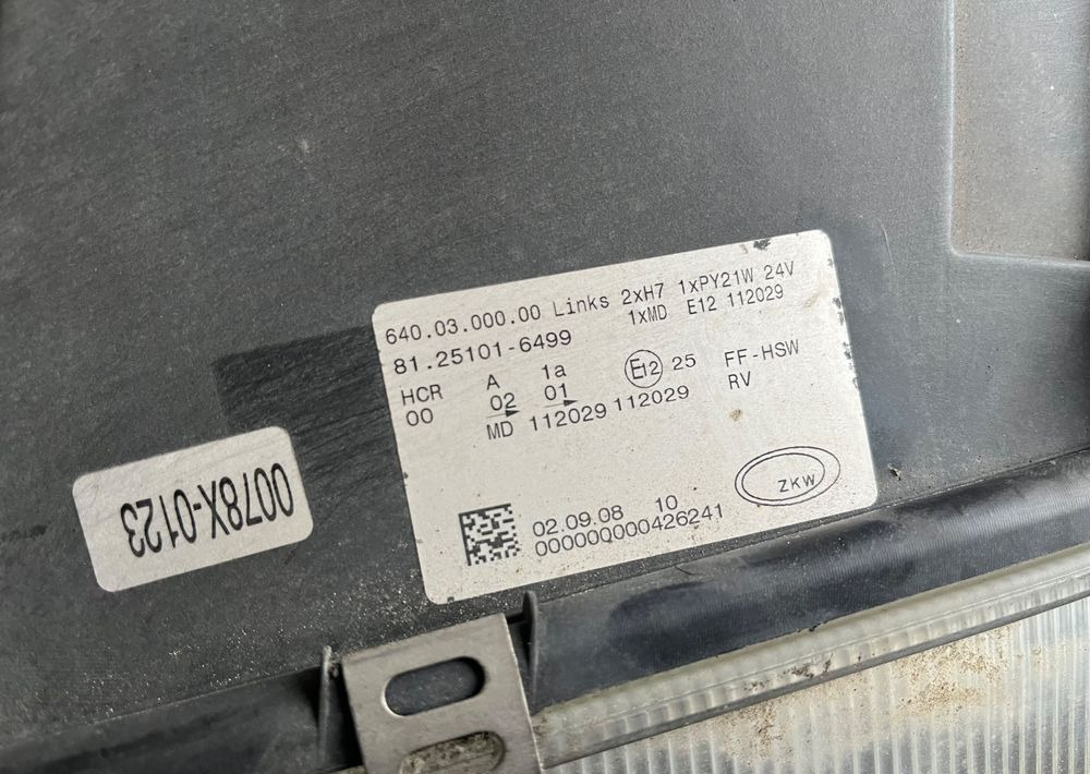 Lampy MAN TGX TGS euro 5 oryginał reflektor - Svjetla/ Rasvjeta za Kamion: slika Lampy MAN TGX TGS euro 5 oryginał reflektor - Svjetla/ Rasvjeta za Kamion Lampy MAN TGX TGS euro 5 oryginał reflektor - Svjetla/ Rasvjeta za Kamion: slika Lampy MAN TGX TGS euro 5 oryginał reflektor - Svjetla/ Rasvjeta za Kamion