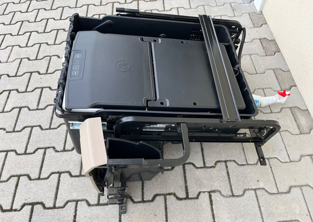 Lodówka MAN TGX euro 6 lift chłodziarka schowek szuflada - Kabina i unutrašnjost za Kamion: slika Lodówka MAN TGX euro 6 lift chłodziarka schowek szuflada - Kabina i unutrašnjost za Kamion Lodówka MAN TGX euro 6 lift chłodziarka schowek szuflada - Kabina i unutrašnjost za Kamion: slika Lodówka MAN TGX euro 6 lift chłodziarka schowek szuflada - Kabina i unutrašnjost za Kamion
