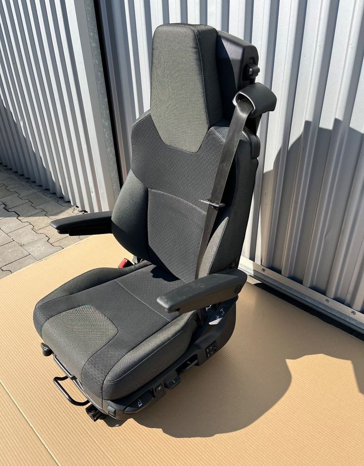 NOWY Fotel kierowcy MAN TG3 TGX nowy model siedzenie lewe - Sjedalo za Kamion: slika NOWY Fotel kierowcy MAN TG3 TGX nowy model siedzenie lewe - Sjedalo za Kamion NOWY Fotel kierowcy MAN TG3 TGX nowy model siedzenie lewe - Sjedalo za Kamion: slika NOWY Fotel kierowcy MAN TG3 TGX nowy model siedzenie lewe - Sjedalo za Kamion