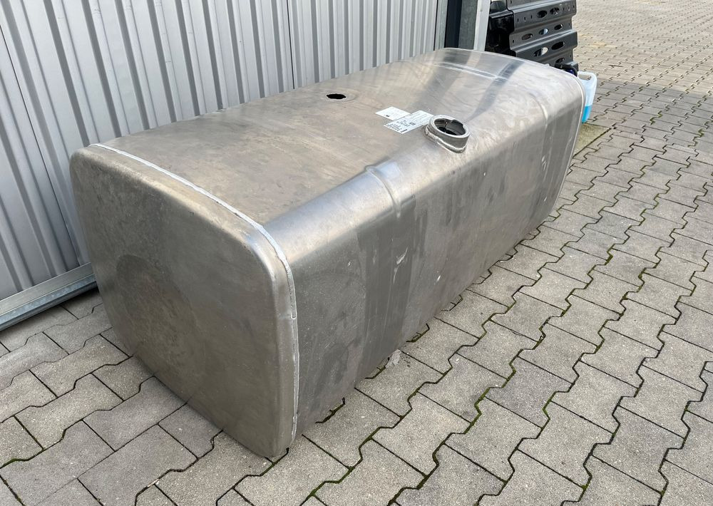 Zbiornik paliwa MAN TGX TGS 590 litrów bak - Sustav goriva za Kamion: slika Zbiornik paliwa MAN TGX TGS 590 litrów bak - Sustav goriva za Kamion Zbiornik paliwa MAN TGX TGS 590 litrów bak - Sustav goriva za Kamion: slika Zbiornik paliwa MAN TGX TGS 590 litrów bak - Sustav goriva za Kamion