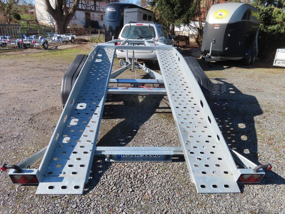 Böckmann, Autotransporter, 2,7 to. kippbar, 100 km, PKW Anhänger - Prikolica za prijevoz automobila: slika Böckmann, Autotransporter, 2,7 to. kippbar, 100 km, PKW Anhänger - Prikolica za prijevoz automobila Böckmann, Autotransporter, 2,7 to. kippbar, 100 km, PKW Anhänger - Prikolica za prijevoz automobila: slika Böckmann, Autotransporter, 2,7 to. kippbar, 100 km, PKW Anhänger - Prikolica za prijevoz automobila