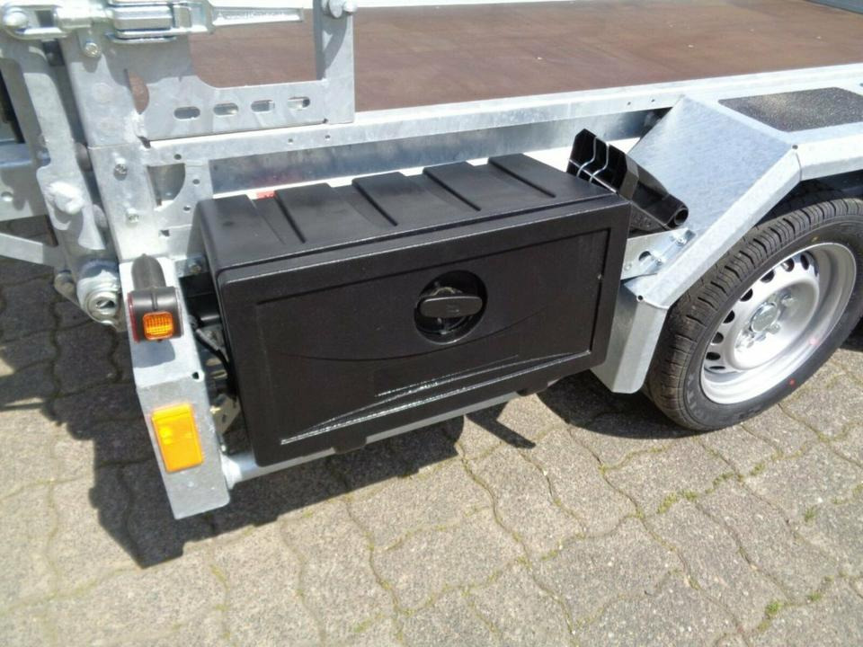 Prikolica za radne strojeve Böckmann PKW-Anhänger, Baumaschinentransporter, 2,7 to. 100 km/h: slika Prikolica za radne strojeve Böckmann PKW-Anhänger, Baumaschinentransporter, 2,7 to. 100 km/h