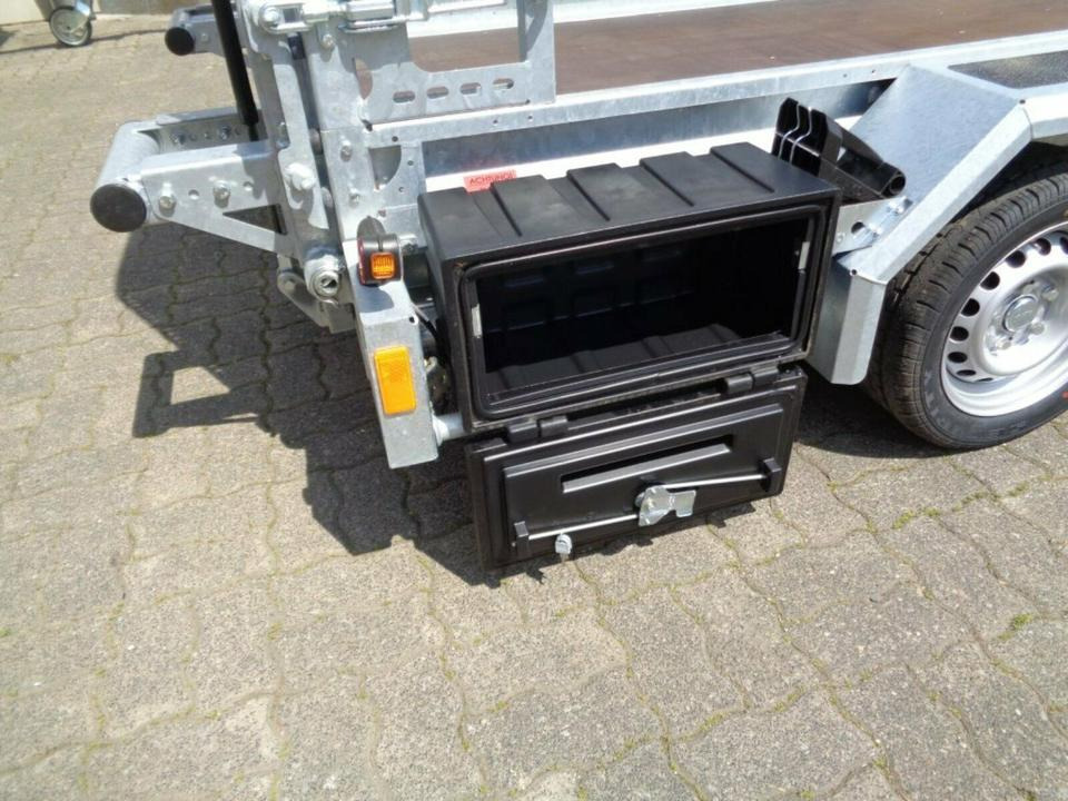 Prikolica za radne strojeve Böckmann PKW-Anhänger, Baumaschinentransporter, 2,7 to. 100 km/h: slika Prikolica za radne strojeve Böckmann PKW-Anhänger, Baumaschinentransporter, 2,7 to. 100 km/h