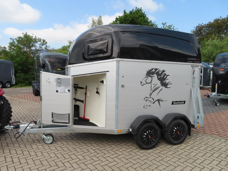 Prikolica za konje Böckmann Pferdeanhänger Champion Esprit ISY Sattelkammer 100km/h: slika Prikolica za konje Böckmann Pferdeanhänger Champion Esprit ISY Sattelkammer 100km/h Prikolica za konje Böckmann Pferdeanhänger Champion Esprit ISY Sattelkammer 100km/h: slika Prikolica za konje Böckmann Pferdeanhänger Champion Esprit ISY Sattelkammer 100km/h