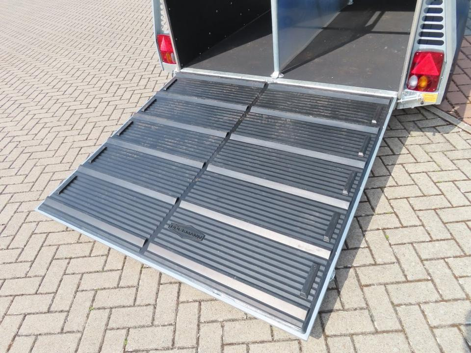 Prikolica za konje Böckmann Pferdeanhänger Champion Esprit ISY Sattelkammer 100km/h: slika Prikolica za konje Böckmann Pferdeanhänger Champion Esprit ISY Sattelkammer 100km/h Prikolica za konje Böckmann Pferdeanhänger Champion Esprit ISY Sattelkammer 100km/h: slika Prikolica za konje Böckmann Pferdeanhänger Champion Esprit ISY Sattelkammer 100km/h