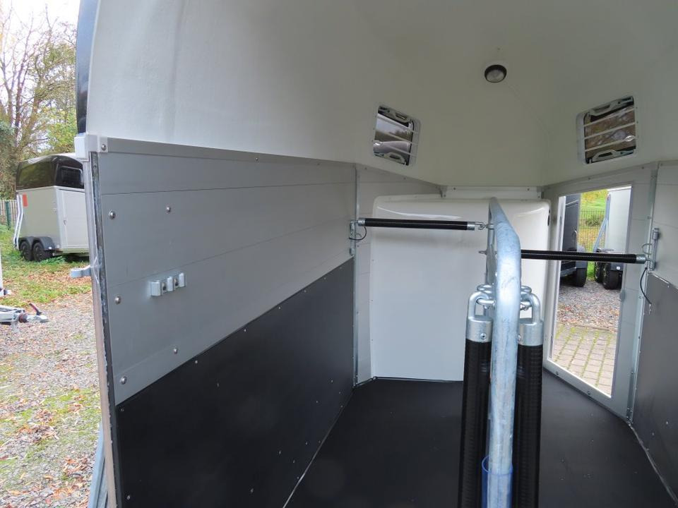 Böckmann Pferdeanhänger, Champion, Esprit, Sattelkammer, 100 km/h - Prikolica za konje: slika Böckmann Pferdeanhänger, Champion, Esprit, Sattelkammer, 100 km/h - Prikolica za konje Böckmann Pferdeanhänger, Champion, Esprit, Sattelkammer, 100 km/h - Prikolica za konje: slika Böckmann Pferdeanhänger, Champion, Esprit, Sattelkammer, 100 km/h - Prikolica za konje