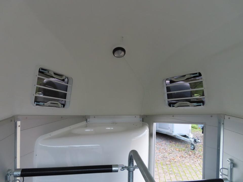 Prikolica za konje Böckmann Pferdeanhänger, Champion, Esprit, Sattelkammer, 100 km/h: slika Prikolica za konje Böckmann Pferdeanhänger, Champion, Esprit, Sattelkammer, 100 km/h