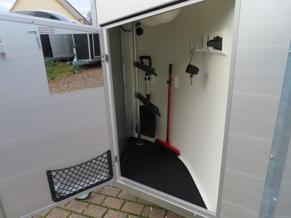 Böckmann Pferdeanhänger, Champion, Esprit, Sattelkammer, 100 km/h - Prikolica za konje: slika Böckmann Pferdeanhänger, Champion, Esprit, Sattelkammer, 100 km/h - Prikolica za konje Böckmann Pferdeanhänger, Champion, Esprit, Sattelkammer, 100 km/h - Prikolica za konje: slika Böckmann Pferdeanhänger, Champion, Esprit, Sattelkammer, 100 km/h - Prikolica za konje