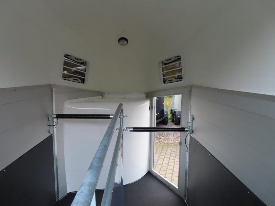 Prikolica za konje Böckmann Pferdeanhänger, Champion, Esprit, Sattelkammer, 100 km/h: slika Prikolica za konje Böckmann Pferdeanhänger, Champion, Esprit, Sattelkammer, 100 km/h