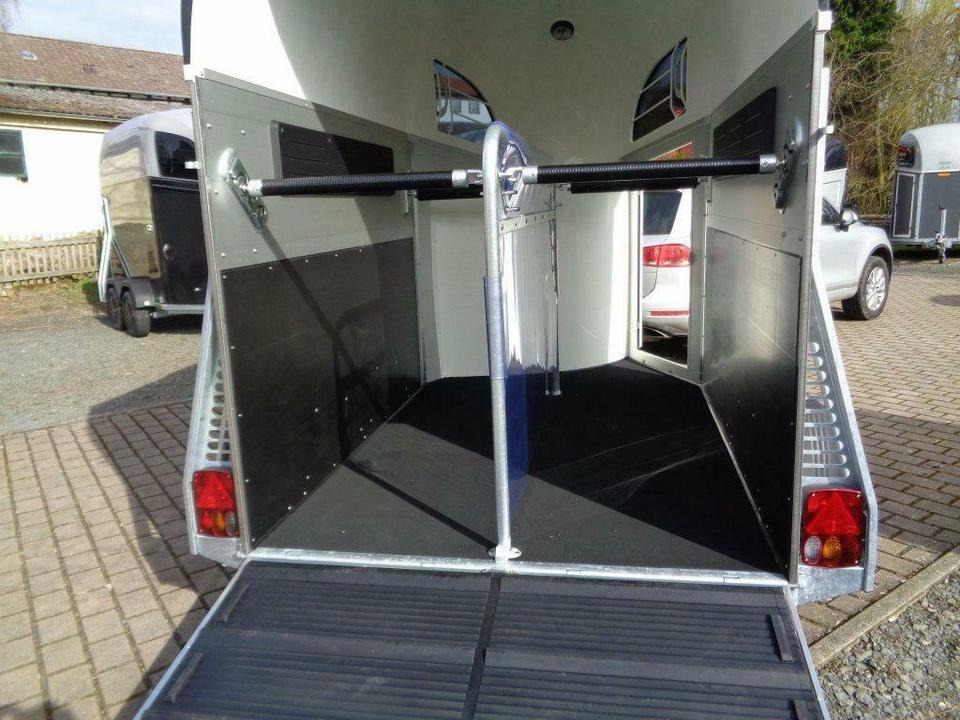 Böckmann Pferdeanhänger, Champion R, ALUBODEN, SaKa, 100 km/h - Prikolica za konje: slika Böckmann Pferdeanhänger, Champion R, ALUBODEN, SaKa, 100 km/h - Prikolica za konje Böckmann Pferdeanhänger, Champion R, ALUBODEN, SaKa, 100 km/h - Prikolica za konje: slika Böckmann Pferdeanhänger, Champion R, ALUBODEN, SaKa, 100 km/h - Prikolica za konje