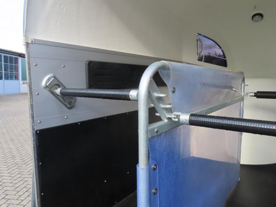 Böckmann Pferdeanhänger Champion R, Alub., 100 km/h - Prikolica za konje: slika Böckmann Pferdeanhänger Champion R, Alub., 100 km/h - Prikolica za konje Böckmann Pferdeanhänger Champion R, Alub., 100 km/h - Prikolica za konje: slika Böckmann Pferdeanhänger Champion R, Alub., 100 km/h - Prikolica za konje