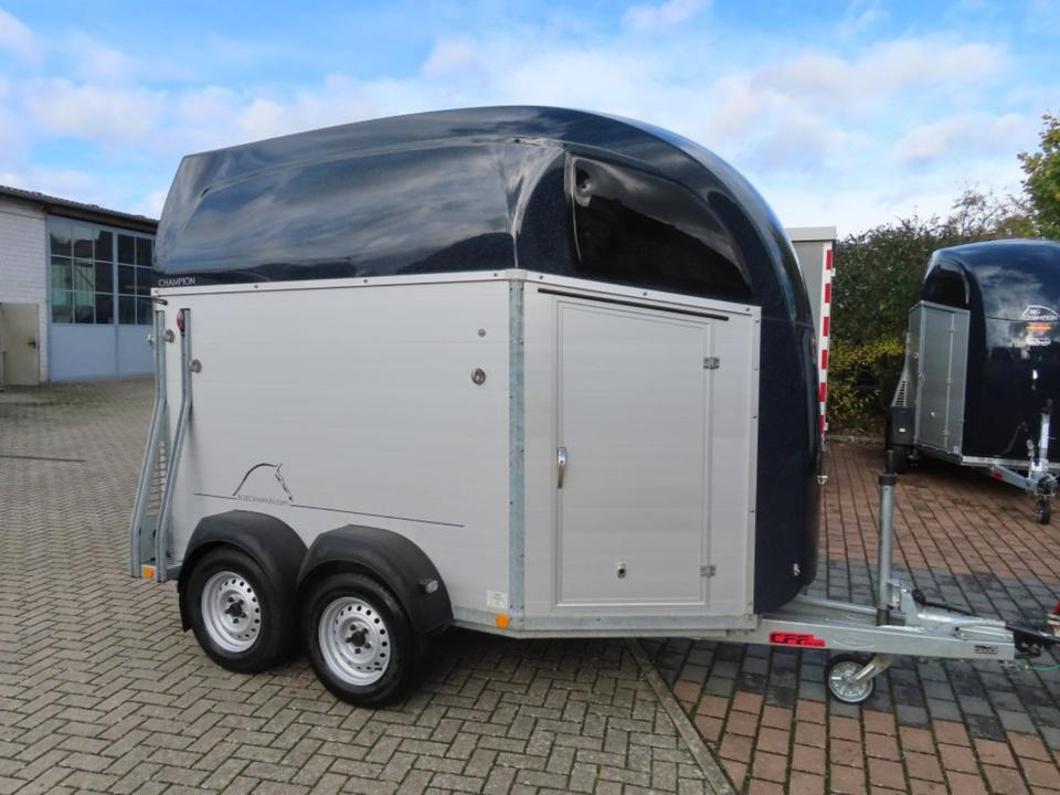 Böckmann Pferdeanhänger Champion R, Alub., 100 km/h - Prikolica za konje: slika  Böckmann Pferdeanhänger Champion R, Alub., 100 km/h - Prikolica za konje Böckmann Pferdeanhänger Champion R, Alub., 100 km/h - Prikolica za konje: slika  Böckmann Pferdeanhänger Champion R, Alub., 100 km/h - Prikolica za konje