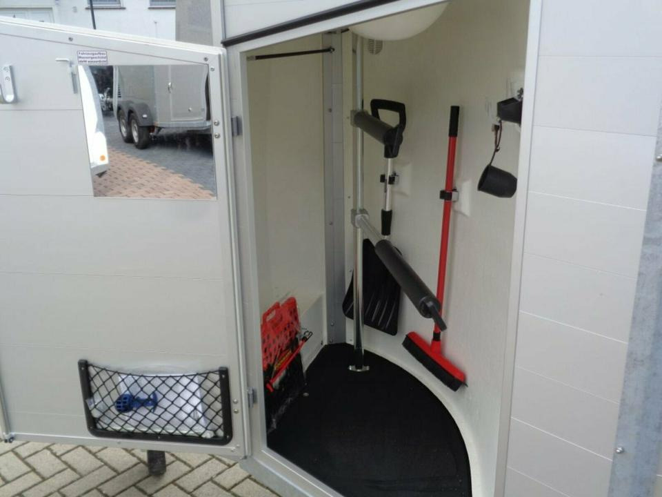 Böckmann Pferdeanhänger Champion R Sattelkammer Aluboden - Prikolica za konje: slika Böckmann Pferdeanhänger Champion R Sattelkammer Aluboden - Prikolica za konje Böckmann Pferdeanhänger Champion R Sattelkammer Aluboden - Prikolica za konje: slika Böckmann Pferdeanhänger Champion R Sattelkammer Aluboden - Prikolica za konje