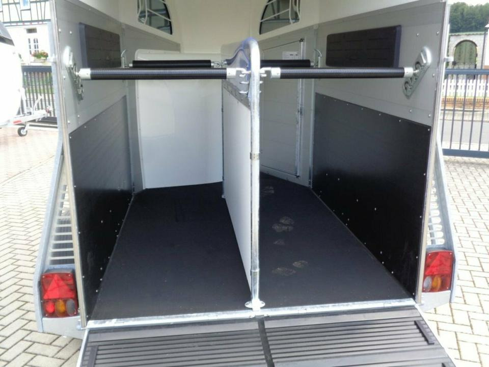 Böckmann Pferdeanhänger Champion R Sattelkammer Aluboden - Prikolica za konje: slika Böckmann Pferdeanhänger Champion R Sattelkammer Aluboden - Prikolica za konje Böckmann Pferdeanhänger Champion R Sattelkammer Aluboden - Prikolica za konje: slika Böckmann Pferdeanhänger Champion R Sattelkammer Aluboden - Prikolica za konje