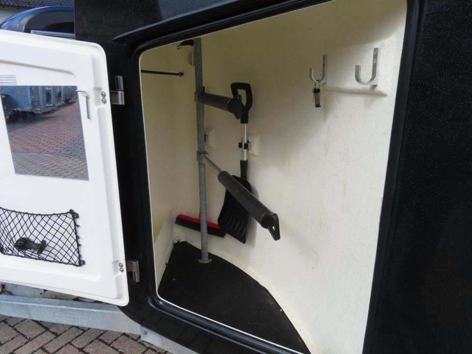 Böckmann Pferdeanhänger, Comfort, Alub. Sattelk. 100 km/h, top - Prikolica za konje: slika Böckmann Pferdeanhänger, Comfort, Alub. Sattelk. 100 km/h, top - Prikolica za konje Böckmann Pferdeanhänger, Comfort, Alub. Sattelk. 100 km/h, top - Prikolica za konje: slika Böckmann Pferdeanhänger, Comfort, Alub. Sattelk. 100 km/h, top - Prikolica za konje