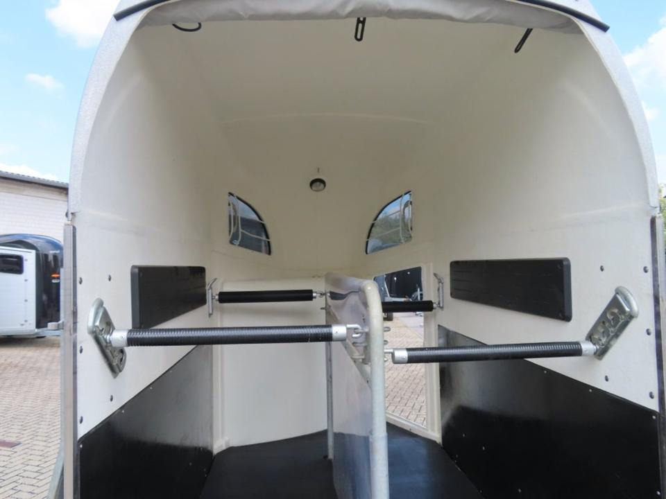 Böckmann Pferdeanhänger, Comfort, Alub. Sattelk. 100 km/h, top - Prikolica za konje: slika Böckmann Pferdeanhänger, Comfort, Alub. Sattelk. 100 km/h, top - Prikolica za konje Böckmann Pferdeanhänger, Comfort, Alub. Sattelk. 100 km/h, top - Prikolica za konje: slika Böckmann Pferdeanhänger, Comfort, Alub. Sattelk. 100 km/h, top - Prikolica za konje