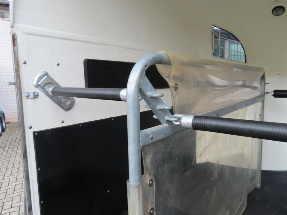 Böckmann Pferdeanhänger, Comfort, Alub. Sattelk. 100 km/h, top - Prikolica za konje: slika Böckmann Pferdeanhänger, Comfort, Alub. Sattelk. 100 km/h, top - Prikolica za konje Böckmann Pferdeanhänger, Comfort, Alub. Sattelk. 100 km/h, top - Prikolica za konje: slika Böckmann Pferdeanhänger, Comfort, Alub. Sattelk. 100 km/h, top - Prikolica za konje