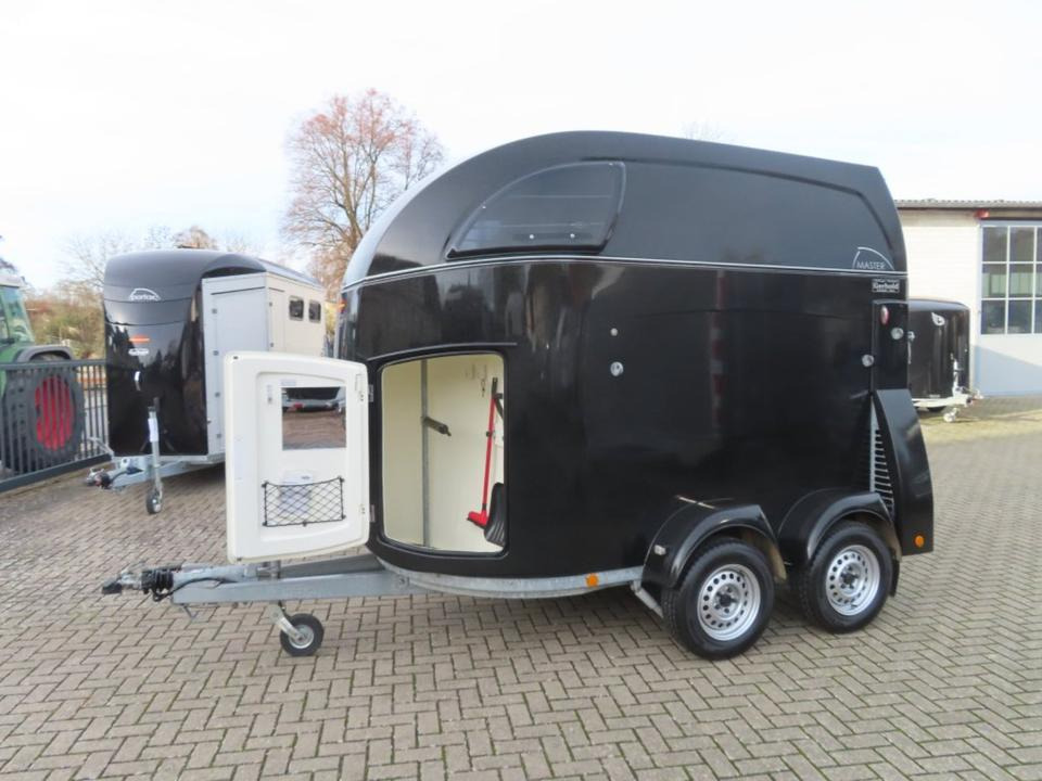 Pferdeanhänger Böckmann Master, Aluboden Sattelkammer 100 Km/h - Prikolica za konje: slika Pferdeanhänger Böckmann Master, Aluboden Sattelkammer 100 Km/h - Prikolica za konje Pferdeanhänger Böckmann Master, Aluboden Sattelkammer 100 Km/h - Prikolica za konje: slika Pferdeanhänger Böckmann Master, Aluboden Sattelkammer 100 Km/h - Prikolica za konje