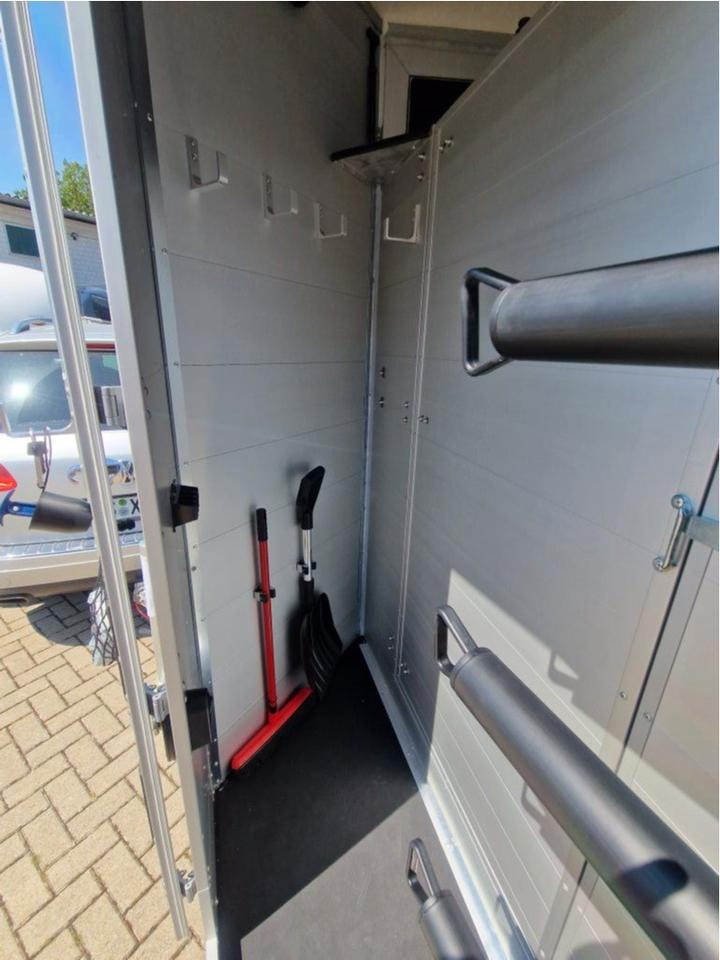 Pferdeanhänger Böckmann Traveller G3 - Prikolica za konje: slika Pferdeanhänger Böckmann Traveller G3 - Prikolica za konje Pferdeanhänger Böckmann Traveller G3 - Prikolica za konje: slika Pferdeanhänger Böckmann Traveller G3 - Prikolica za konje