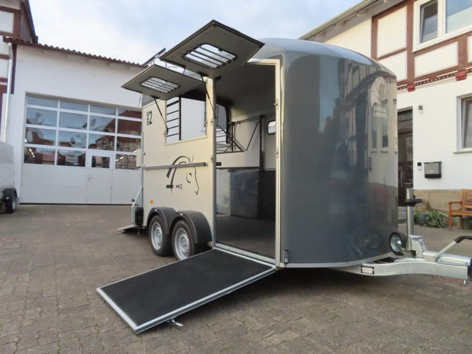 Pferdeanhänger Cheval Liberte MAXI 2 Sattelraum 100 km/h Kamera - Prikolica za konje: slika Pferdeanhänger Cheval Liberte MAXI 2 Sattelraum 100 km/h Kamera - Prikolica za konje Pferdeanhänger Cheval Liberte MAXI 2 Sattelraum 100 km/h Kamera - Prikolica za konje: slika Pferdeanhänger Cheval Liberte MAXI 2 Sattelraum 100 km/h Kamera - Prikolica za konje